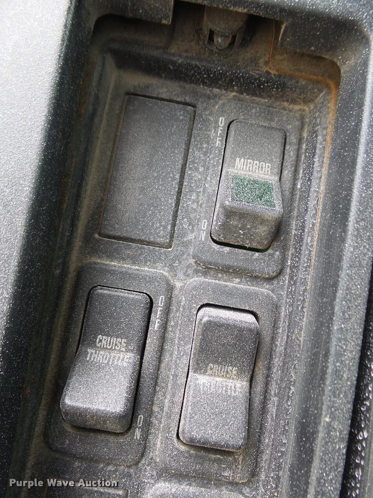 image for item DB1333 1995 International 8200 semi truck