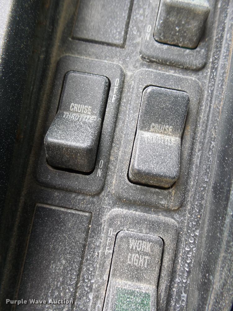 image for item DB1333 1995 International 8200 semi truck