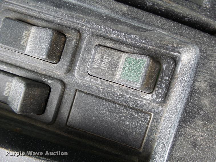 image for item DB1333 1995 International 8200 semi truck