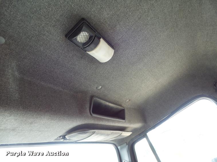 image for item DB1333 1995 International 8200 semi truck