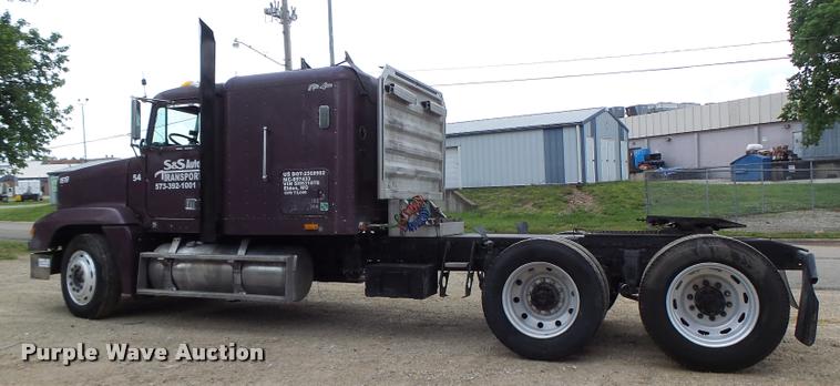 image for item DB1335 1995 Freightliner FLD semi truck