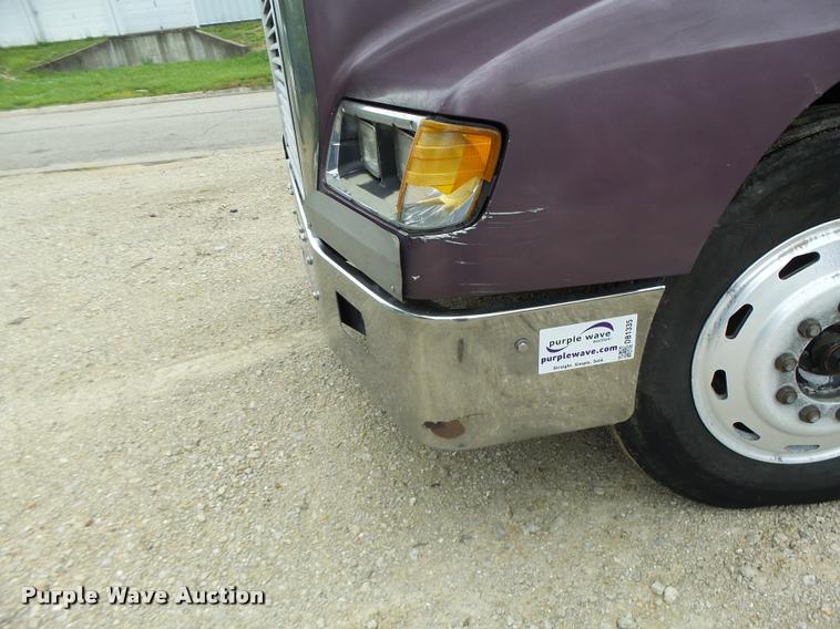 image for item DB1335 1995 Freightliner FLD semi truck