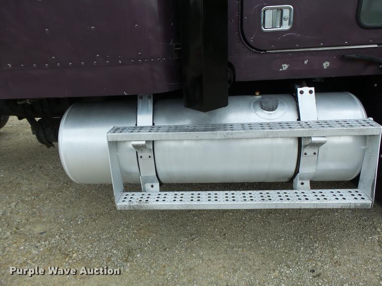 image for item DB1335 1995 Freightliner FLD semi truck