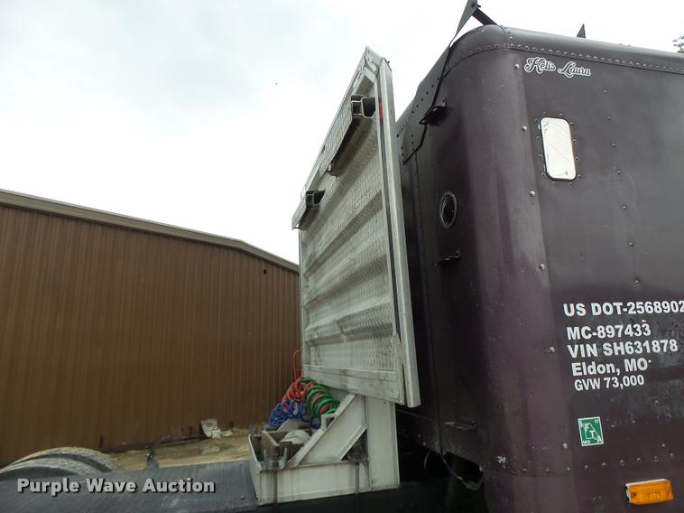 image for item DB1335 1995 Freightliner FLD semi truck