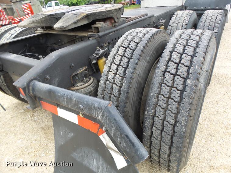 image for item DB1335 1995 Freightliner FLD semi truck