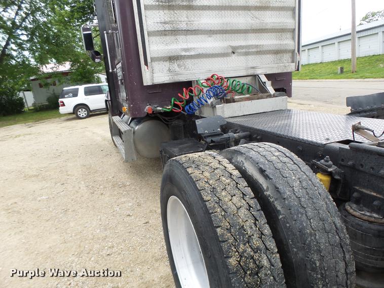 image for item DB1335 1995 Freightliner FLD semi truck