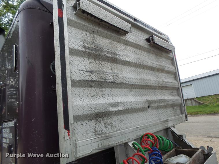 image for item DB1335 1995 Freightliner FLD semi truck