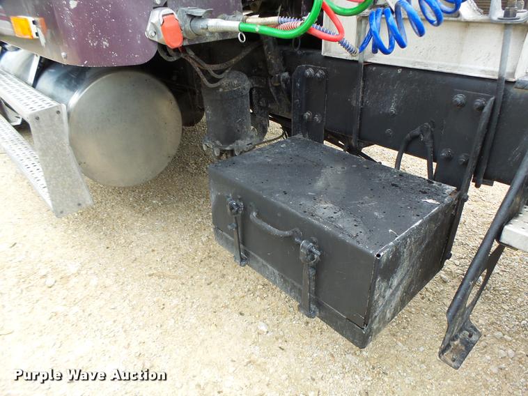 image for item DB1335 1995 Freightliner FLD semi truck