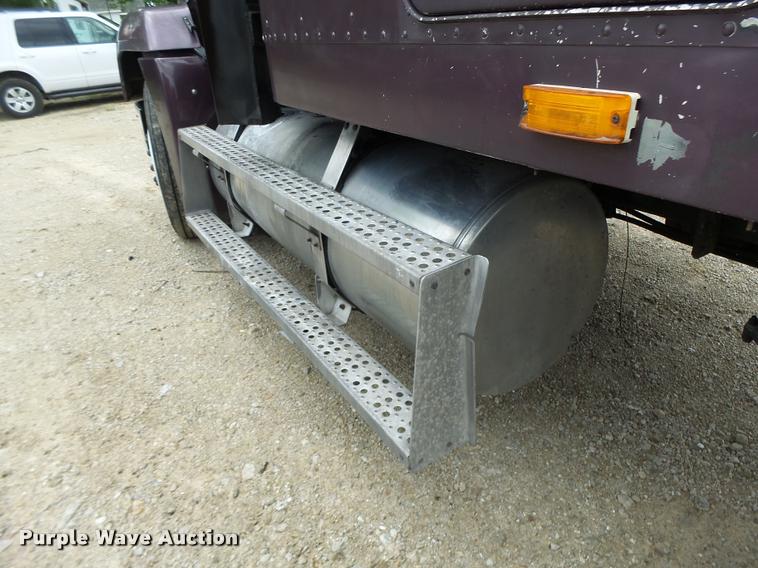 image for item DB1335 1995 Freightliner FLD semi truck