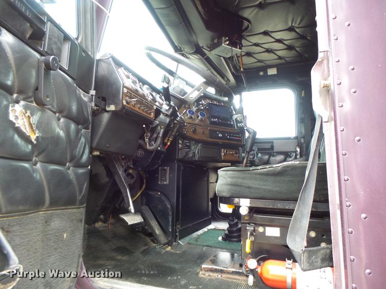 image for item DB1335 1995 Freightliner FLD semi truck