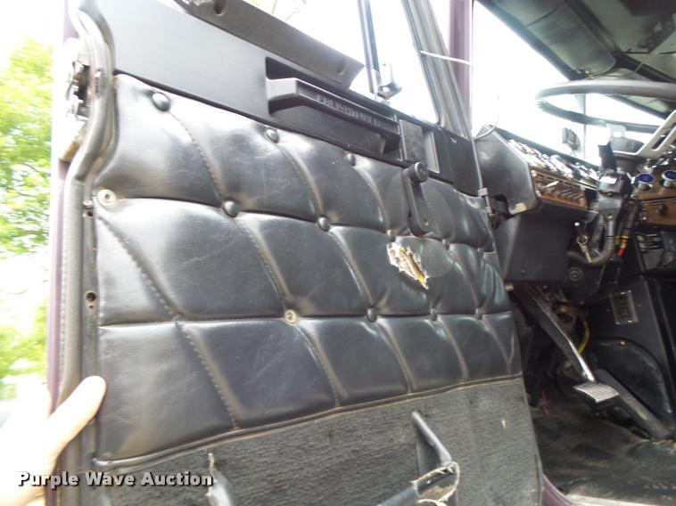 image for item DB1335 1995 Freightliner FLD semi truck