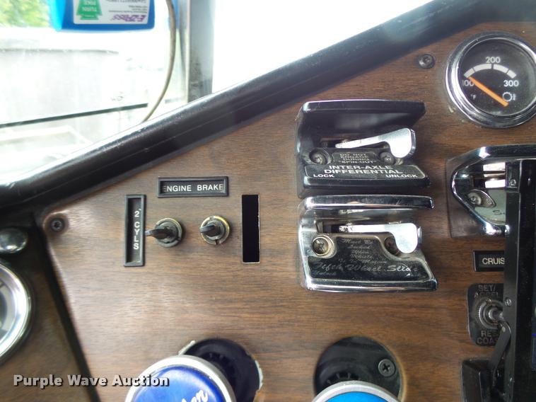 image for item DB1335 1995 Freightliner FLD semi truck