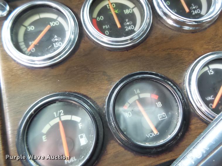 image for item DB1335 1995 Freightliner FLD semi truck