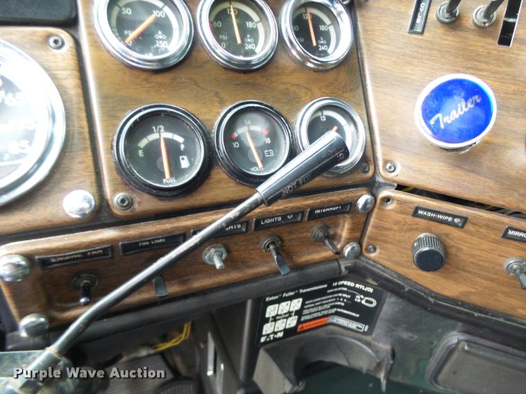 image for item DB1335 1995 Freightliner FLD semi truck