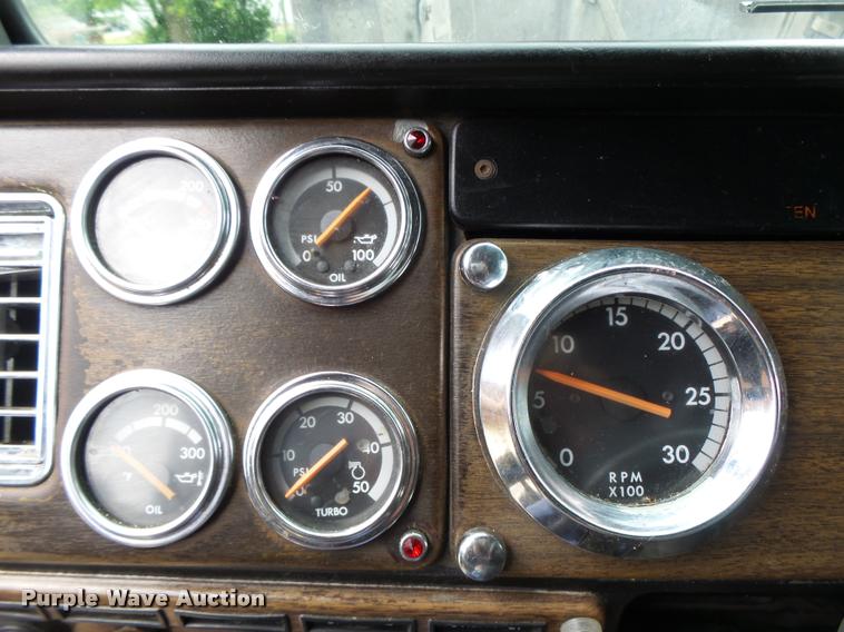 image for item DB1335 1995 Freightliner FLD semi truck