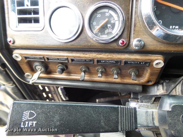 image for item DB1335 1995 Freightliner FLD semi truck