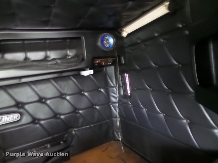 image for item DB1335 1995 Freightliner FLD semi truck