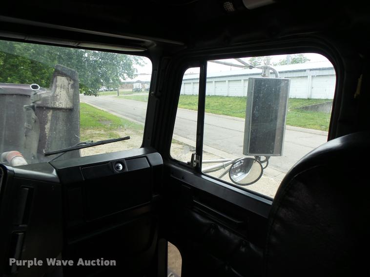 image for item DB1335 1995 Freightliner FLD semi truck