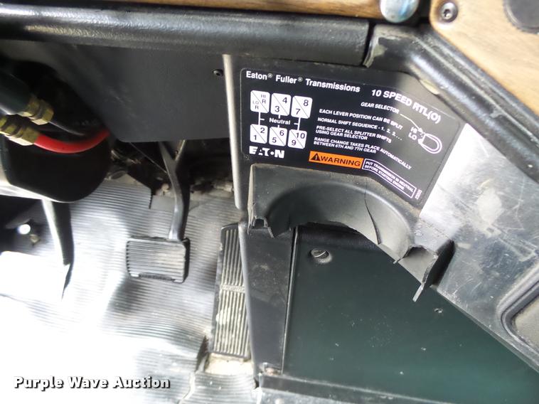 image for item DB1335 1995 Freightliner FLD semi truck