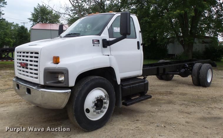 image for item DB1336 2007 GMC C7500 truck cab and chassis