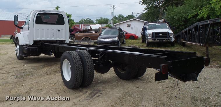 image for item DB1336 2007 GMC C7500 truck cab and chassis