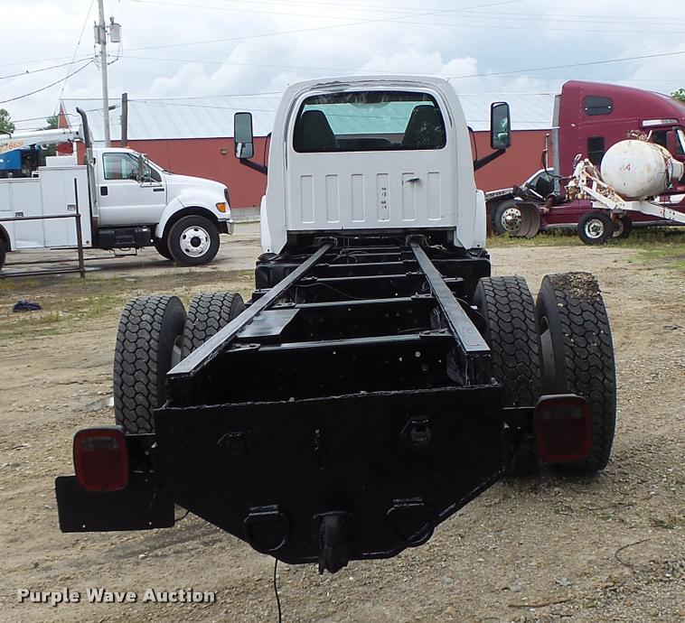 image for item DB1336 2007 GMC C7500 truck cab and chassis