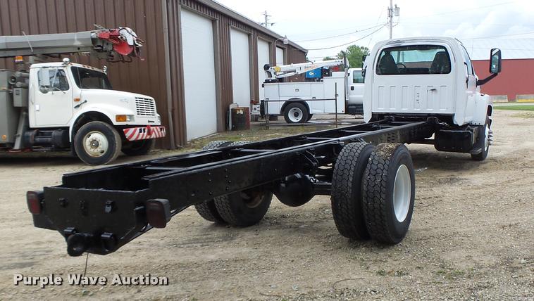 image for item DB1336 2007 GMC C7500 truck cab and chassis