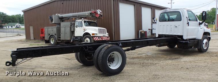 image for item DB1336 2007 GMC C7500 truck cab and chassis