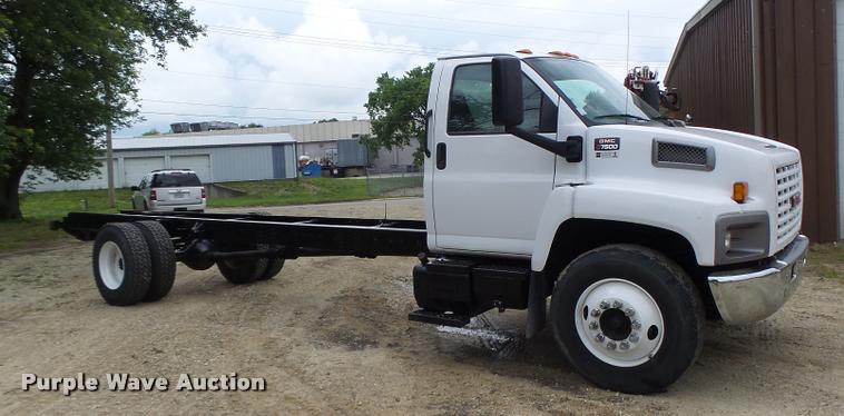 image for item DB1336 2007 GMC C7500 truck cab and chassis
