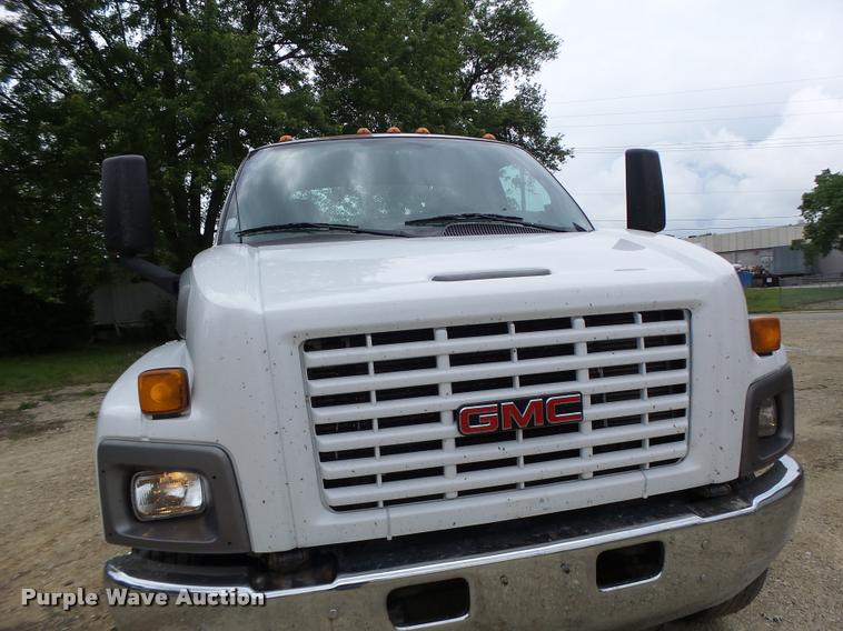 image for item DB1336 2007 GMC C7500 truck cab and chassis