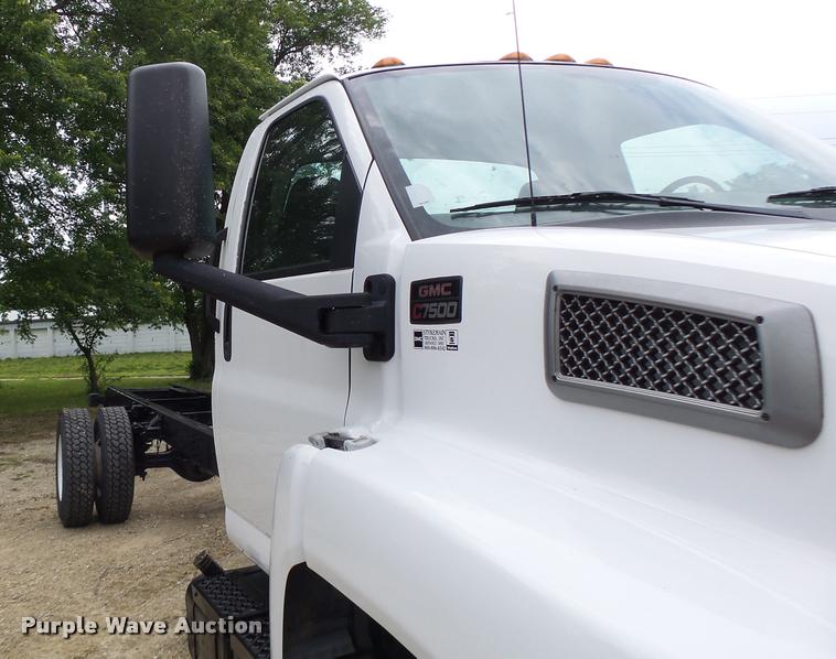 image for item DB1336 2007 GMC C7500 truck cab and chassis