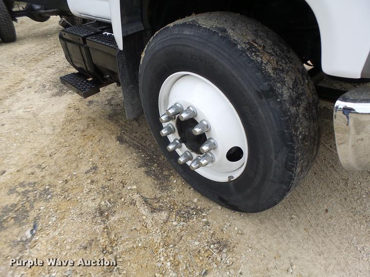 image for item DB1336 2007 GMC C7500 truck cab and chassis