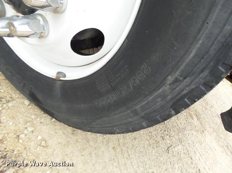 image for item DB1336 2007 GMC C7500 truck cab and chassis