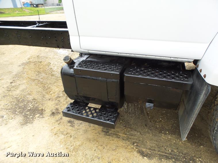 image for item DB1336 2007 GMC C7500 truck cab and chassis