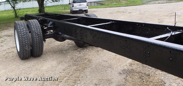 image for item DB1336 2007 GMC C7500 truck cab and chassis