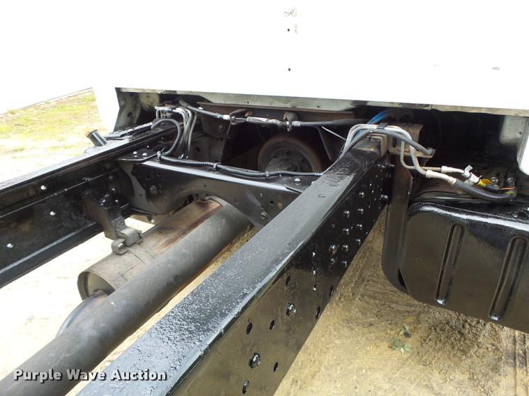 image for item DB1336 2007 GMC C7500 truck cab and chassis