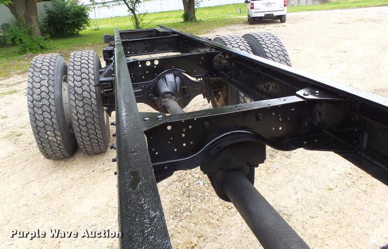 image for item DB1336 2007 GMC C7500 truck cab and chassis