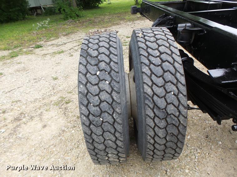 image for item DB1336 2007 GMC C7500 truck cab and chassis