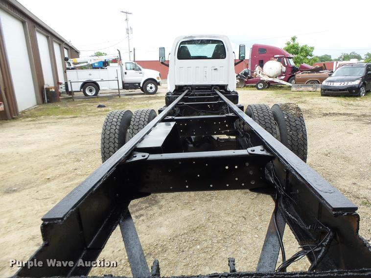 image for item DB1336 2007 GMC C7500 truck cab and chassis