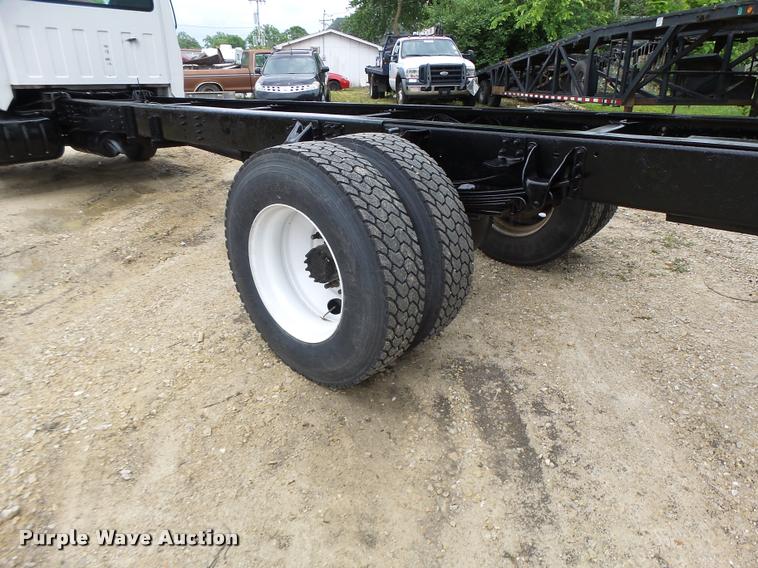 image for item DB1336 2007 GMC C7500 truck cab and chassis