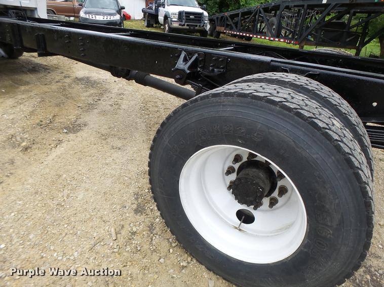 image for item DB1336 2007 GMC C7500 truck cab and chassis