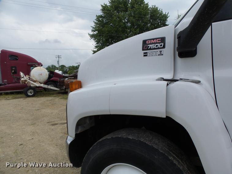 image for item DB1336 2007 GMC C7500 truck cab and chassis