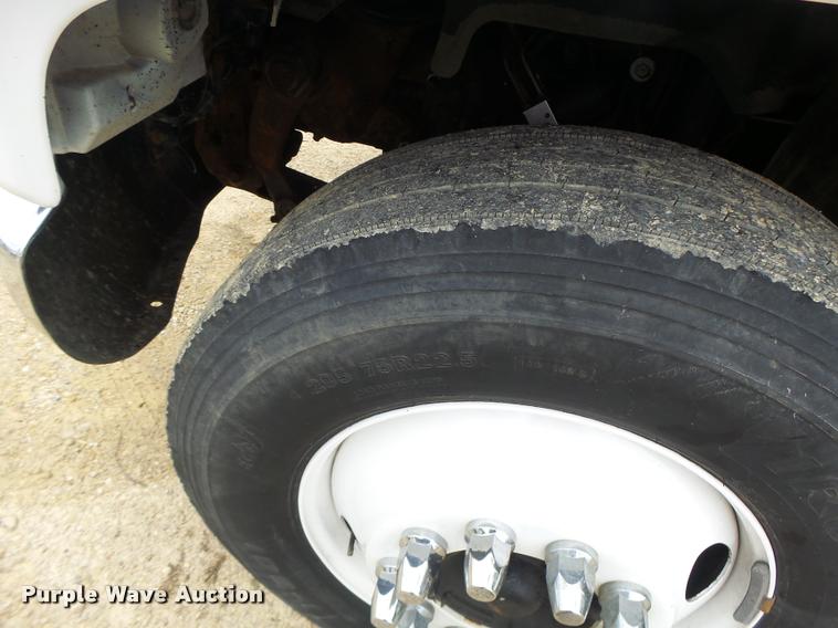 image for item DB1336 2007 GMC C7500 truck cab and chassis