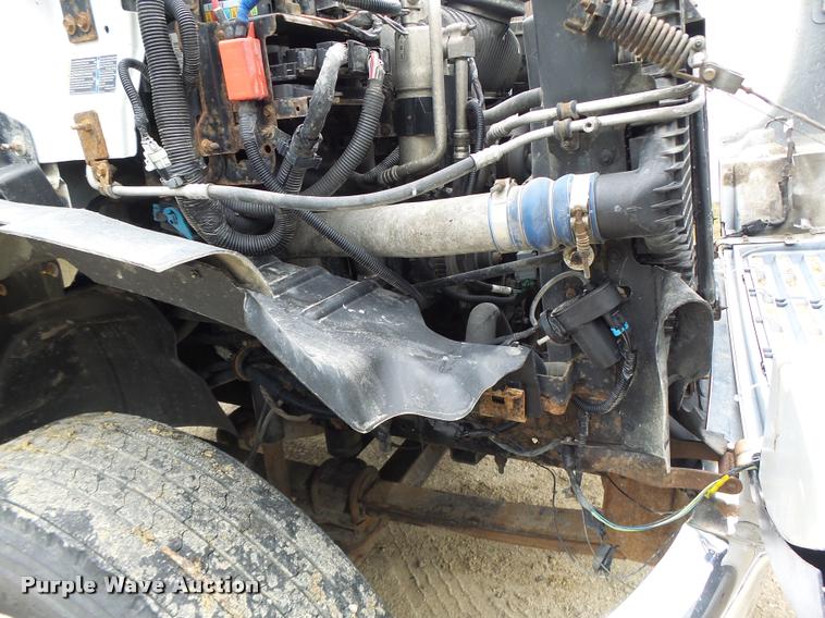 image for item DB1336 2007 GMC C7500 truck cab and chassis