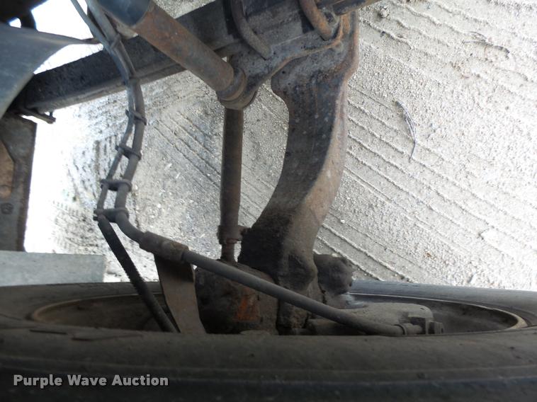 image for item DB1336 2007 GMC C7500 truck cab and chassis