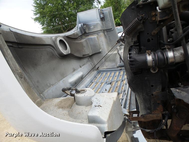 image for item DB1336 2007 GMC C7500 truck cab and chassis