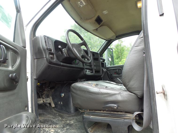 image for item DB1336 2007 GMC C7500 truck cab and chassis