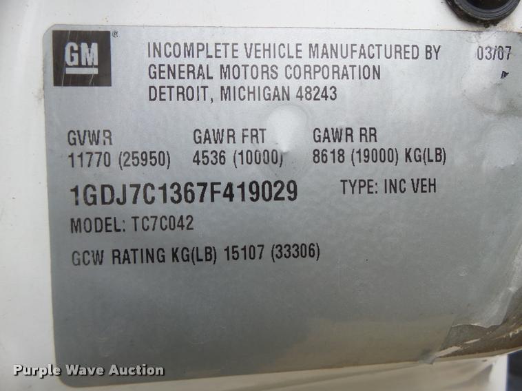 image for item DB1336 2007 GMC C7500 truck cab and chassis