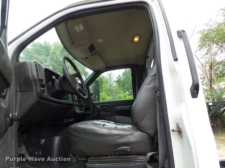 image for item DB1336 2007 GMC C7500 truck cab and chassis