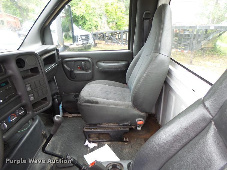 image for item DB1336 2007 GMC C7500 truck cab and chassis